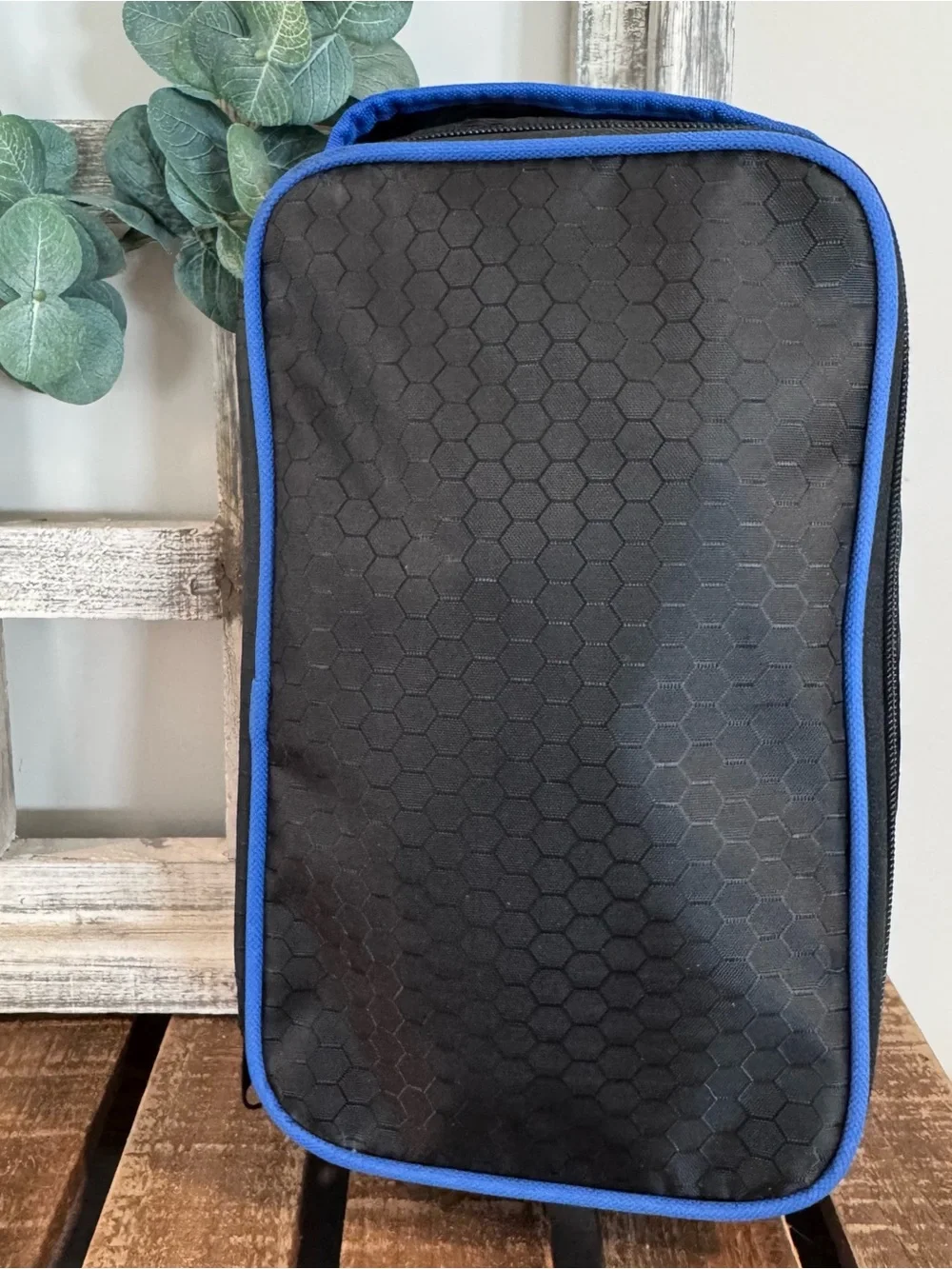 Wahl Handheld Massager with Blue Body and Black Case